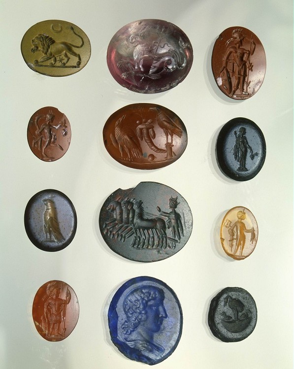 Collection of engraved gems and semi-precious stones